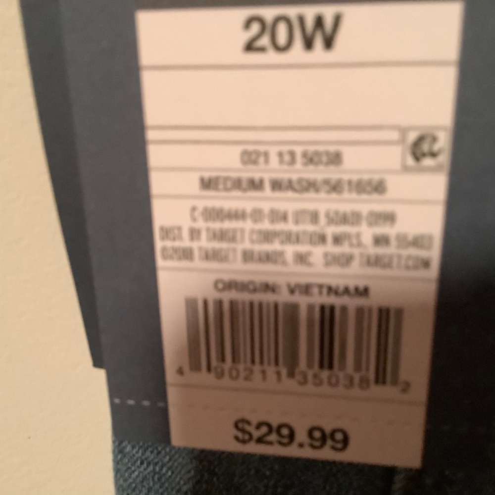 New with tags Woman’s size 20 W, crop stretchy jeans distressed straight legged - Picture 3 of 5